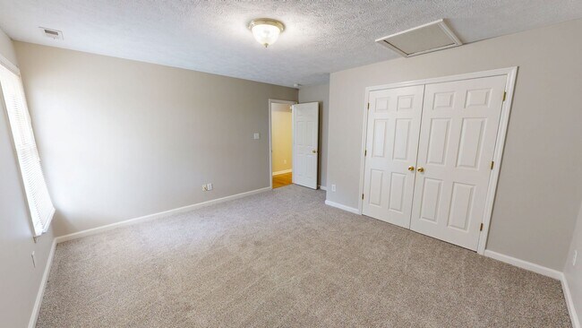 Building Photo - 3 Bedroom with BONUS Room in Jack Britt School District!