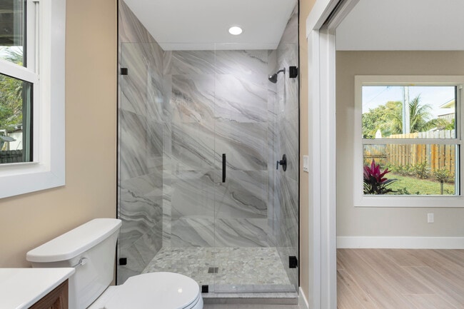 Building Photo - 1036 NE Wright Ave