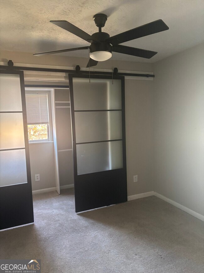 Building Photo - 602 Dixon Rd