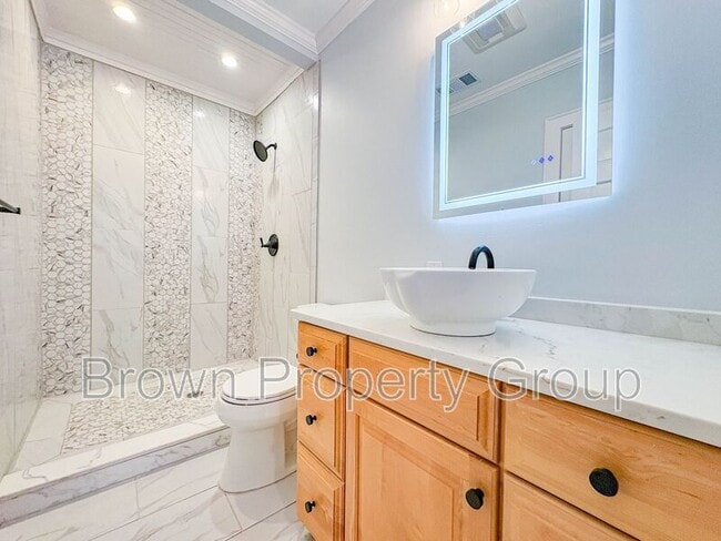 Building Photo - 123 Anderson St