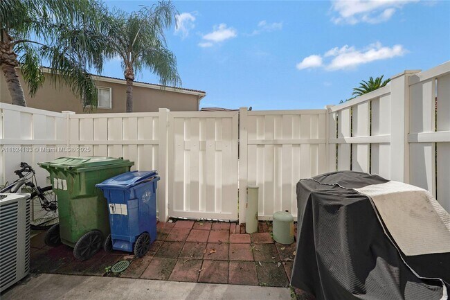 Building Photo - 139 Riviera Cir