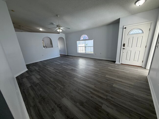 Building Photo - 12833 Parkbury Dr