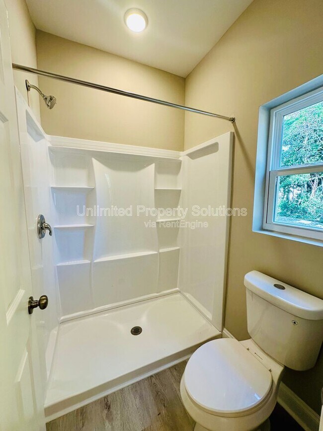 Building Photo - 312 Wood Dale Dr