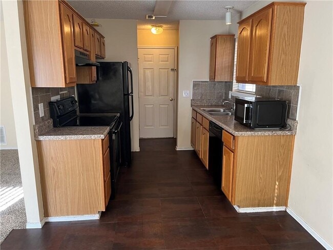 Building Photo - 1143 S Liberty Dr