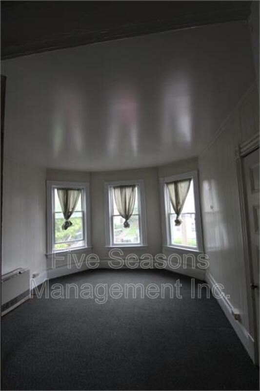 Building Photo - 39 Buell St