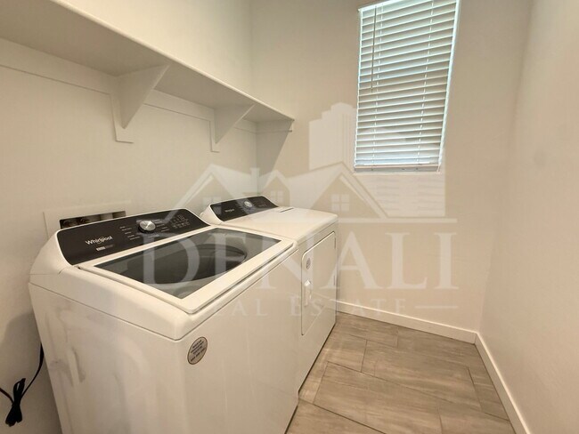 Building Photo - 1636 W Estes Way