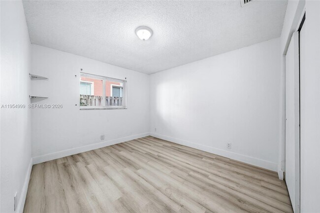 Building Photo - 446 SW 4th Ave