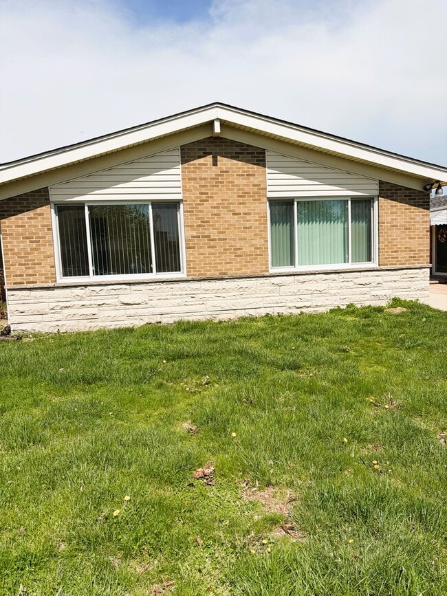 Building Photo - 5250 Jarvis Ave