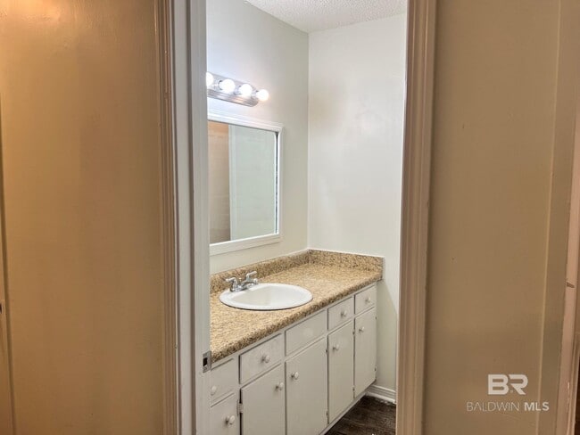 Building Photo - 803 Camellia Ln