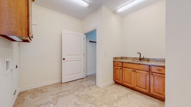 Building Photo - 313 Winding Brook Dr
