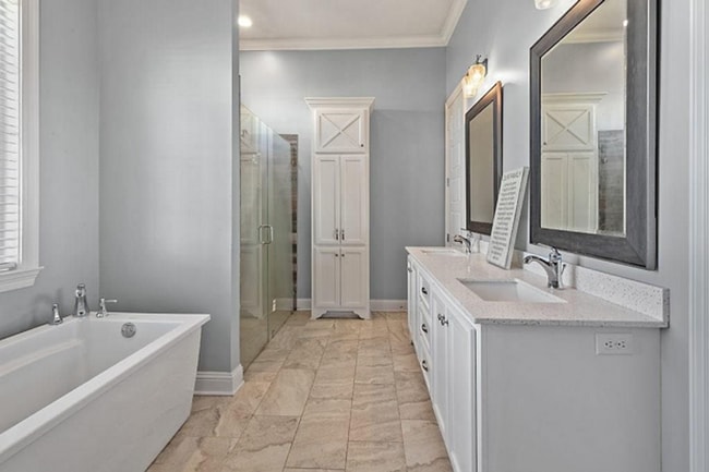 Building Photo - 6418 White Oleander Cir E