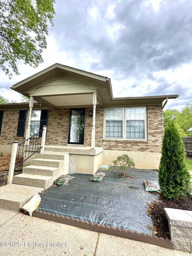 Building Photo - 6203 Lynnchester Dr