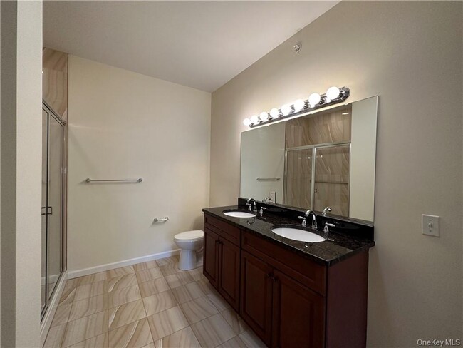 Building Photo - 77 Quaker Ave