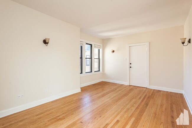 Building Photo - 4036 N Ashland Ave