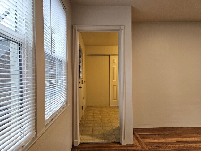 Building Photo - Downtown Palo Alto Living – 1 Bedroom Apartment Available March 4th.