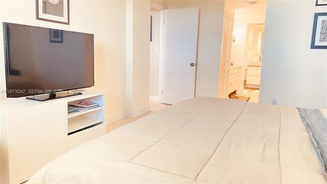 Building Photo - 177 Ocean Ln Dr