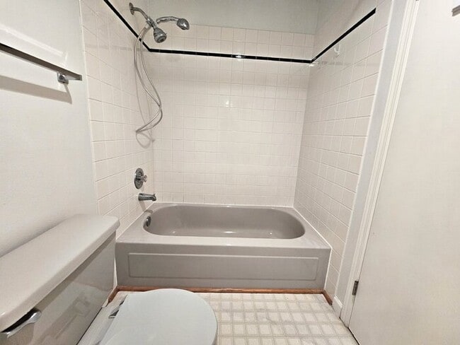 Building Photo - Townhome in Fin Hill- 2 Large Master Bedrooms, 2 Car Garage, Fully Fenced Yard, AC