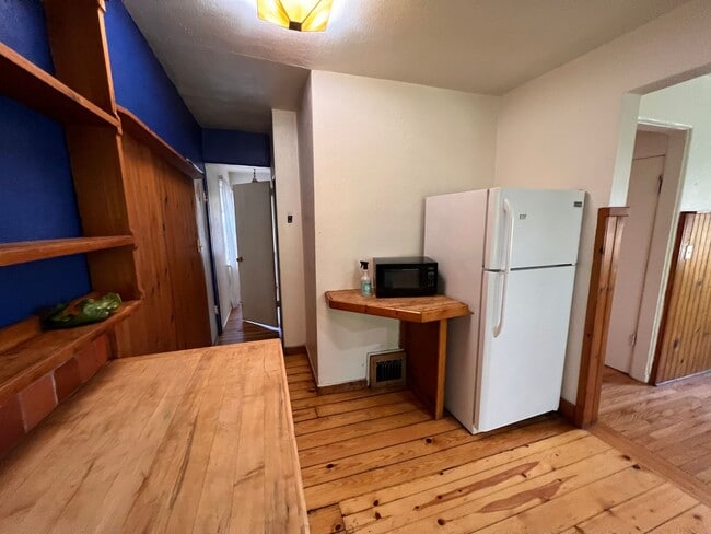 Building Photo - Cozy 2 bedroom Home on Muscatine Ave in Iowa City