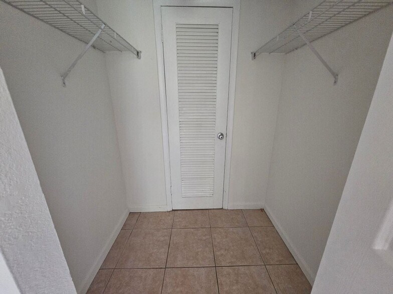Building Photo - 120 Sparrow Dr