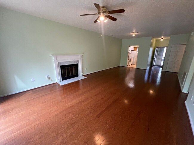 Building Photo - 833 Gas Light Ln