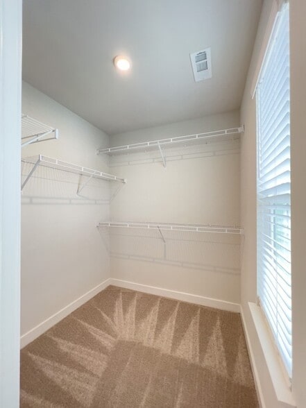 Building Photo - 645 Exmoor Dr