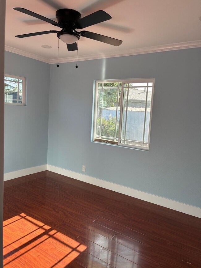 Building Photo - 5 Bedroom 4 Bath House in Garden Grove