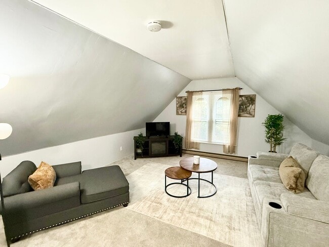 Building Photo - 1-Bedroom Apartment – Prime Poughkeepsie Location