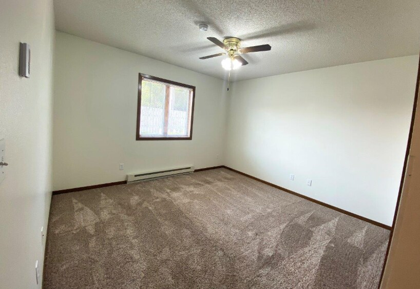 Building Photo - 1411 W Elm Ave