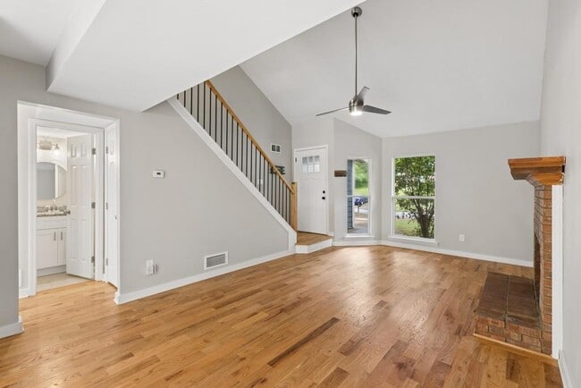 Building Photo - 4930 Farmstead Ct NE