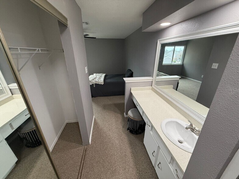 Building Photo - 186 Avant Garde Cir