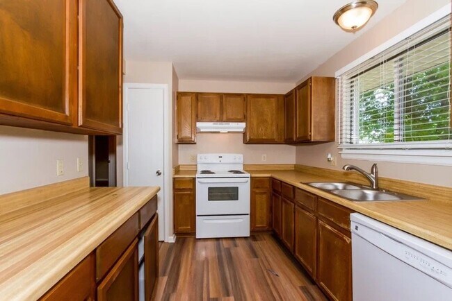 Building Photo - 9286 Clermont Dr