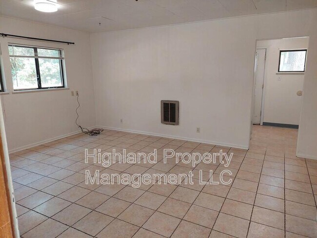 Building Photo - 1170 NE Harvey Rd