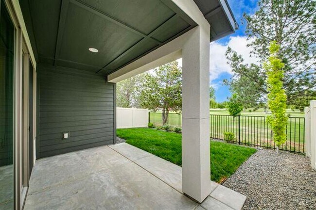 Building Photo - AstoriaTownHome