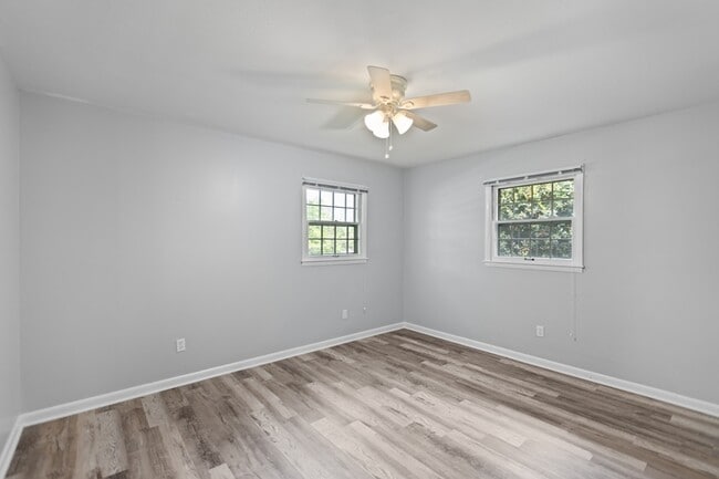 Building Photo - 801-805 Lester Harris Rd