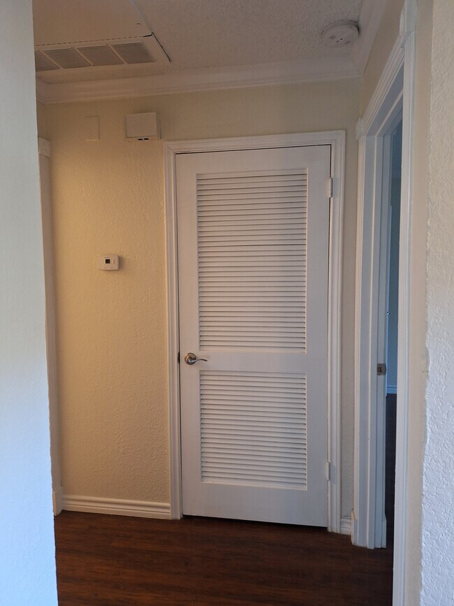 Building Photo - 1101 Calico Ln