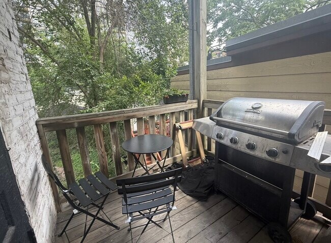 Building Photo - 1539 N Wells St