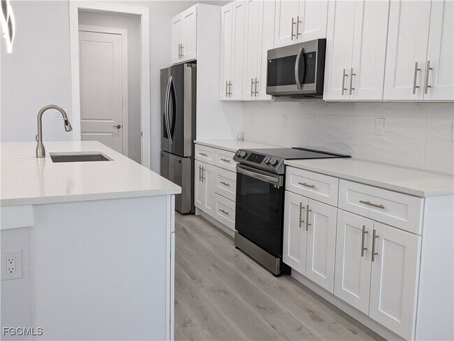 Building Photo - 3027 SW 16th Pl