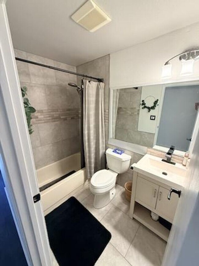 Building Photo - $3,500 / Month | 3 Bed / 2 Bath | Pets allowed