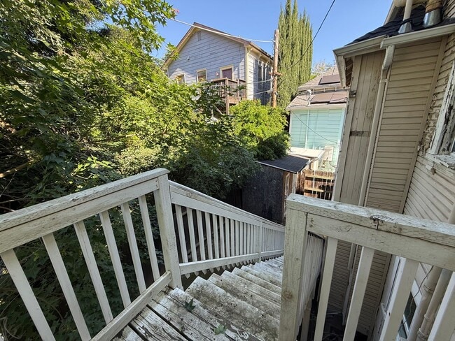 Building Photo - 612 15th St