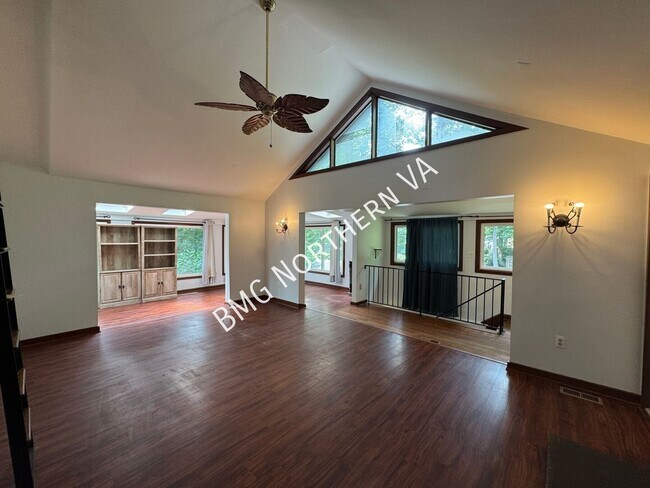 Building Photo - 8221 Barron St