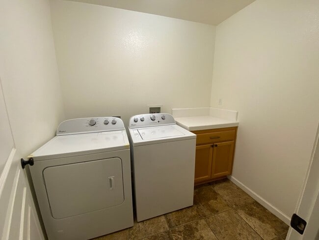 Building Photo - La Ventana Single Story Townhome