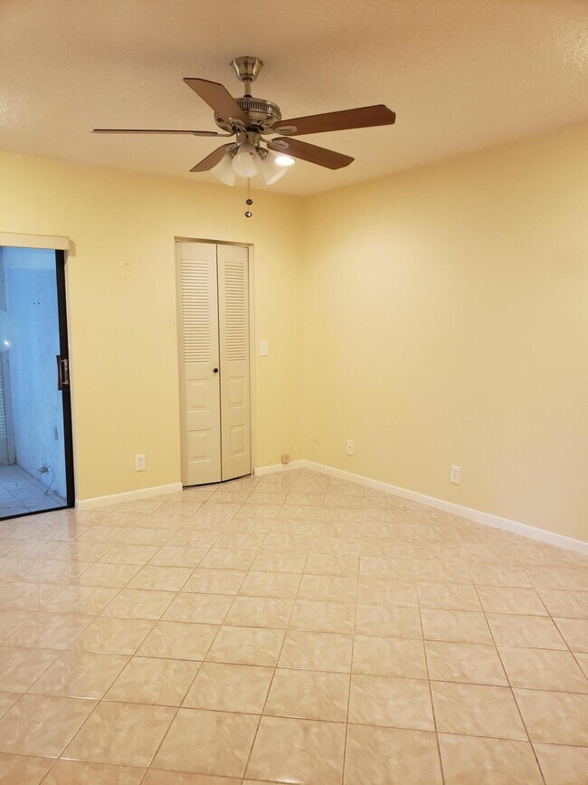Building Photo - 10875 Lake Front Pl