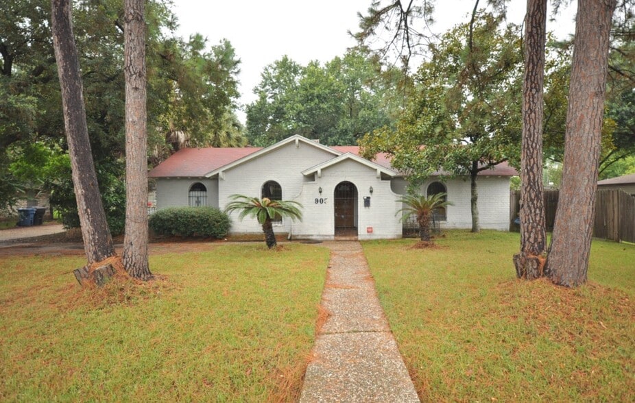Primary Photo - 905 Avenue K