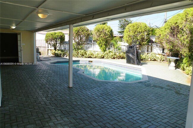 Building Photo - 4361 SW 49th Ct