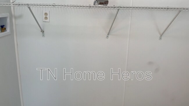 Building Photo - 1621 Mingle Ave