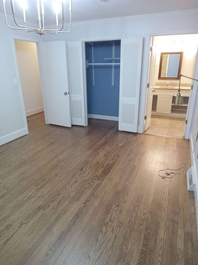 Building Photo - Beautiful Ranch Home in South Park!