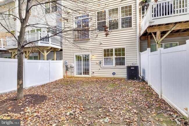 Building Photo - 626 Tailgate Terrace