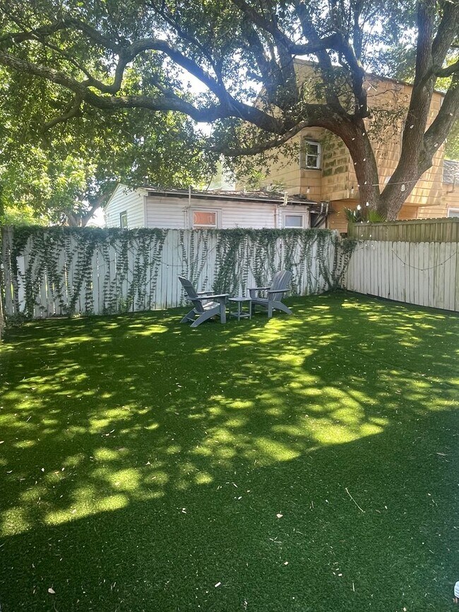 Building Photo - Gorgeous 3BD/2BA Single Family Home in Mid...