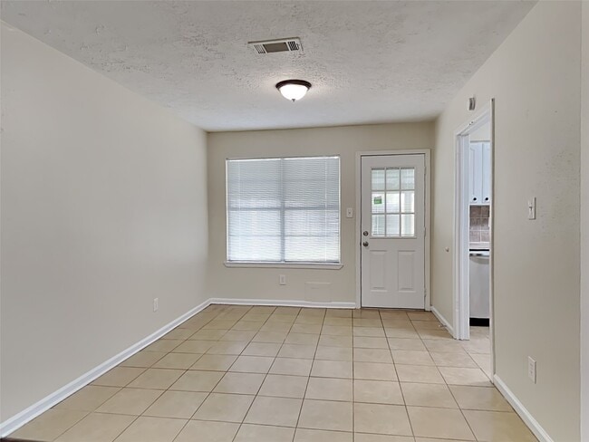 Building Photo - 14114 Fleur De Lis Blvd