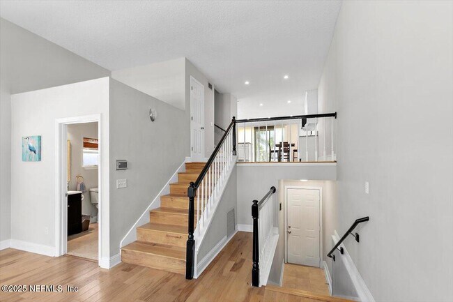 Building Photo - 219 7th Ave S